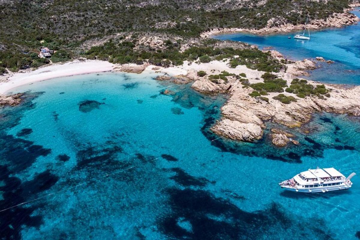 Barche a noleggio nel porto di La Maddalena per visitare l'arcipelago